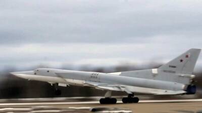 Два дальних бомбардировщика Ту-22М3 ВКС России выполнили патрулирование в небе над Белоруссией