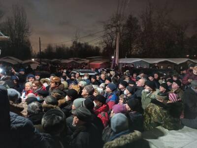 В Петербурге 300 человек пришли на стихийный сход из-за сноса гаражного кооператива