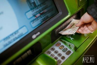 Это вовсе не бесполезная «бумажка»: эксперт объяснил, почему стоит забирать чеки на кассе и в банкоматах