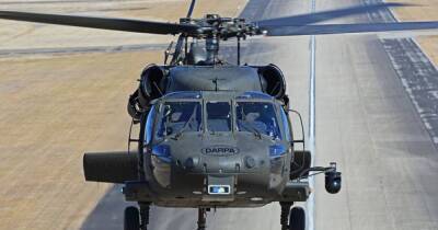 Впервые в истории: вертолет Black Hawk поднялся в небо без пилотов и экипажа (видео)