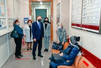 Губернатор Петербурга снова приехал с инспекцией в поликлинику