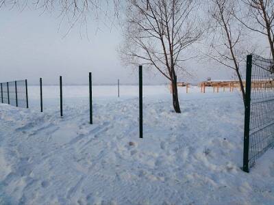 В Челябинске неизвестные украли металлический забор с городского пляжа