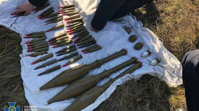 На Донбассе во время учений нашли схрон с оружием