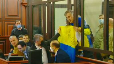 Саакашвили спел на судебном заседании гимн Украины