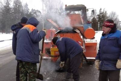 Дорожные рабочие приступили к ямочному ремонту дорог в Губкине