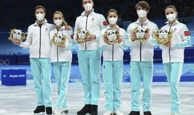 На Олимпиаде отложили награждение фигуристов из-за сомнительного допинг-теста одного из россиян