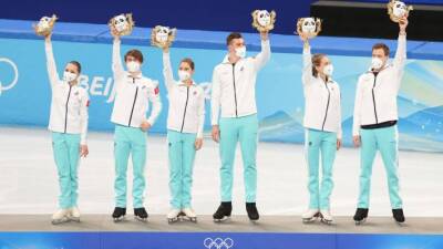 Юрист Пацев заявил, что российских фигуристов не лишат олимпийского золота автоматически