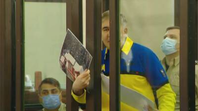 Михаил Саакашвили - Саакашвили - Саакашвили устроил цирк в суде: обернулся во флаг Украины и спел гимн - news-front.info - Украина - Грузия - Тбилиси