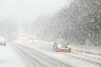 Гололед и снегопад сделают опасным движение на вологодских дорогах