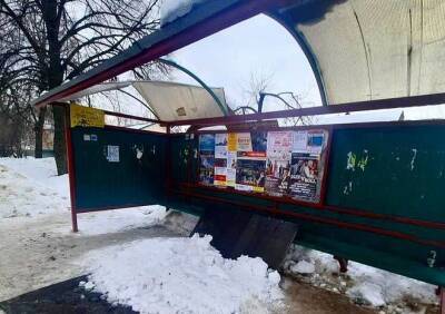 В Рязани из-за снега рухнула крыша остановочного павильона