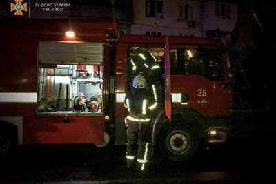 В Киеве горела многоэтажка, погиб человек