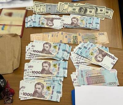 В Киеве адвокат и топ-менеджер банка требовали $5 тысяч за влияние на решение Нацбанка (фото)