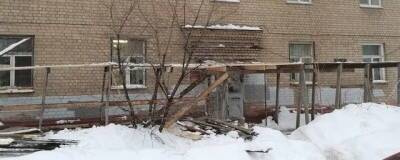 В Ярославле снежная глыба упала на голову пенсионерке