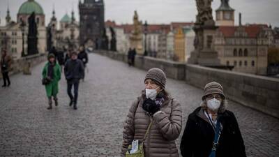 В Чехии с 1 марта из ограничений останется лишь обязанность носить маску
