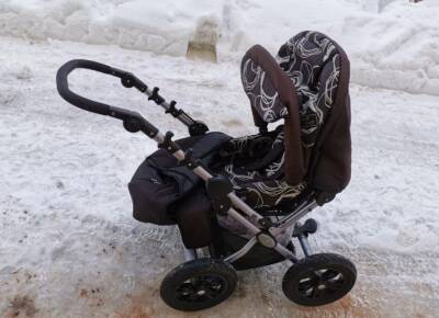 Полиция наведалась в УК после падения льдины на коляску с ребенком в Луге