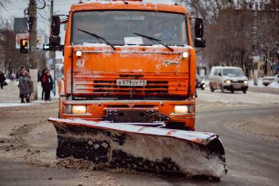 Почти 40 машин чистят улицы Твери от снега каждый день