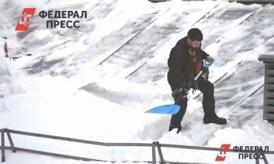 Почти 500 дел возбудили в Петербурге за месяц из-за плохой уборки крыш от наледи и снега