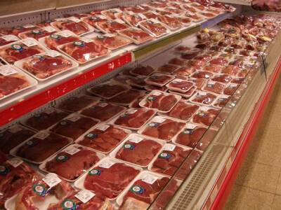 Экономист Портанский: Рост цен на мясо в Европе не отразится на стоимости свинины и курятины в России