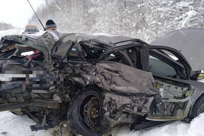 В страшной аварии на трассе в Татарстане погибла супружеская пара