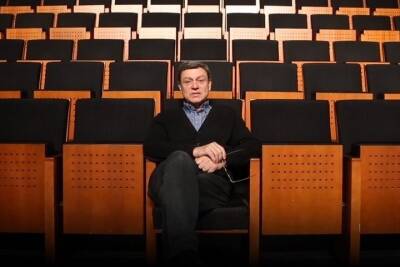 Худрук воронежского Камерного театра Михаил Бычков возмутился продлением запрета на работу театров