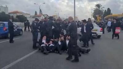 "Лучше в тюрьму, чем в армию": ортодоксы перекрыли движение в центре Израиля