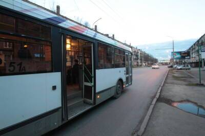 Балаковский водитель автобуса зажал ребенка дверью за неоплаченный проезд