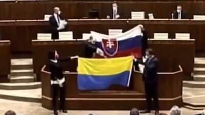 На Украине исключили изменение отношений со Словакией после инцидента с флагом