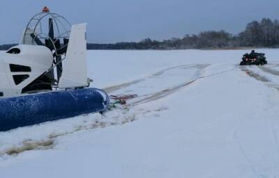 Снегоход, мотовездеход и три человека провалились под лед в Тверской области