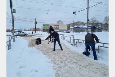 Власти Смоленска обратились к горожанам с просьбой о помощи в борьбе со снегом