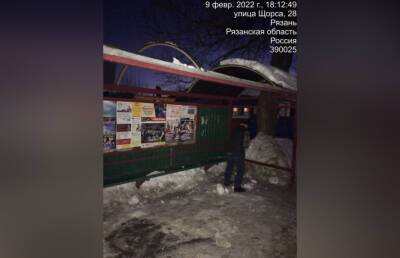 Рухнувший из-за снега остановочный павильон на улице Щорса Рязани пообещали отремонтировать до конца недели