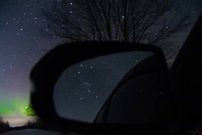 Пскович поймал в один фотокадр созвездие Ориона и полярное сияние