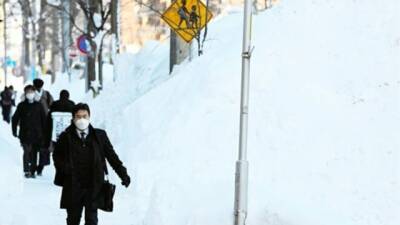 В Японии выпало рекордное количество снега: осадки не прекращались 24 часа. ФОТО