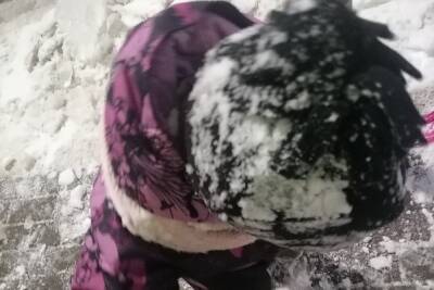 В администрации прокомментировали инцидент с падением глыбы льда на ребёнка в Твери