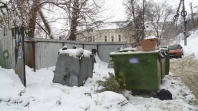 Во дворе в центре Пензы скопились мешки с отходами - penzainform.ru - Пенза