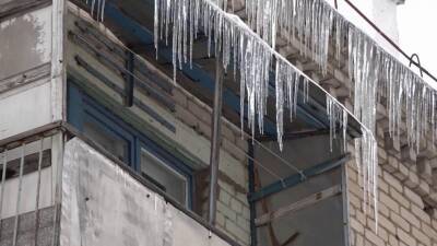 Зима в России ознаменовалась чередой происшествий из-за неубранного вовремя снега на крышах