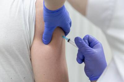 «Омикрон» не щадит кожу и волосы: последствия коронавируса, от которых не спасает вакцинация