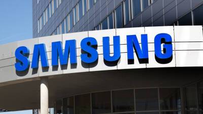 Компания Samsung представила флагманскую линейку смартфонов Galaxy S22
