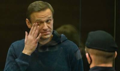 Свидетель обвинения по делу Навального заявил об отказе от претензий к политику и потребовал отозвать свой иск