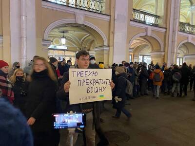 В России за день задержали больше 1800 участников антивоенных акций