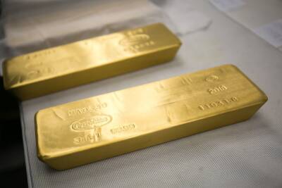 Центробанк возобновляет покупку золота на внутреннем рынке