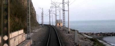 В Сочи из-за схода грунта закрыли движение поездов на перегоне