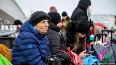Польша приняла 350 тысяч украинских беженцев - Reuters