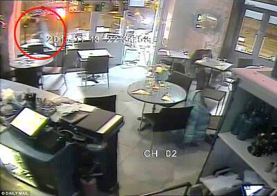 Опубликовано видео обстрела кафе в Париже