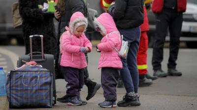 Беженцев из Украины будут пускать под денежную гарантию: кому она нужна и как оформить