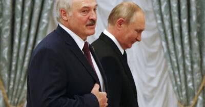 Беларусь от выборов до референдума: как менялась риторика Запада и отношение России к режиму Лукашенко