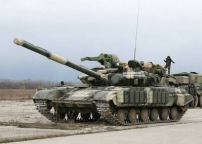 Длинная колонна российской бронетехники приближается к Киеву