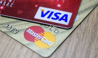 Попавшие под санкции российские банки больше не будут выпускать карты Visa и Mastercard