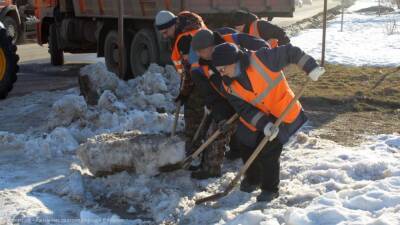 В Рязани продолжается уборка пешеходных зон от снега и наледи