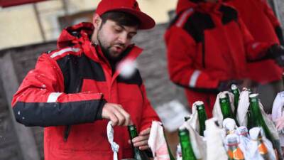 Пивоварня в Украине стала фабрикой "коктейлей Молотова": фоторепортаж