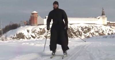 Батюшка-лыжник стал примером для молодежи на Урале